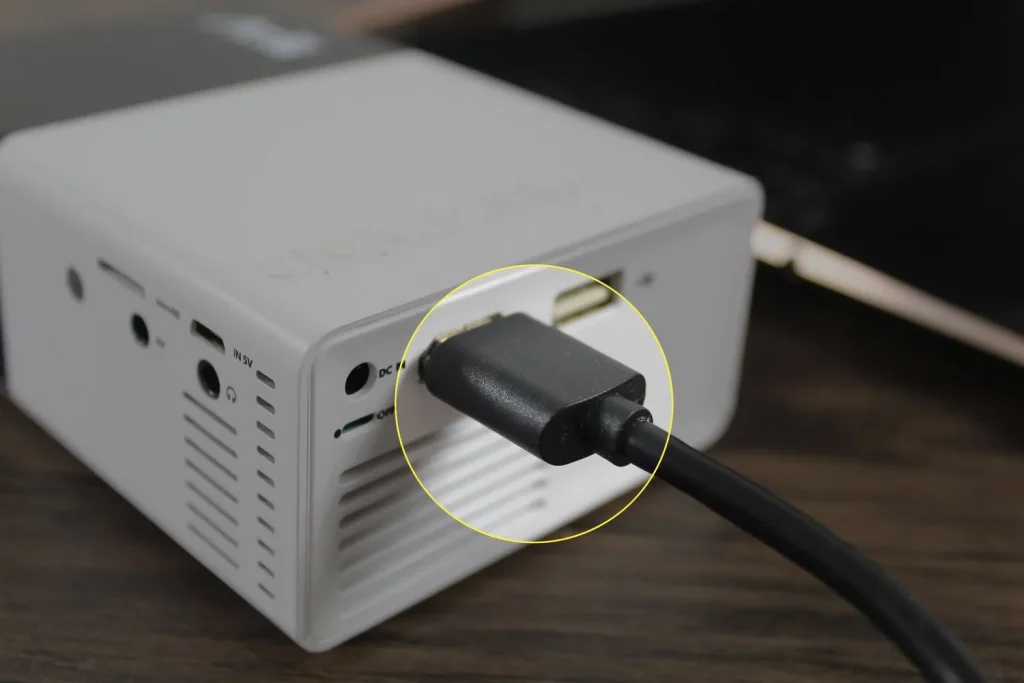 use a cable to connect pc to projector